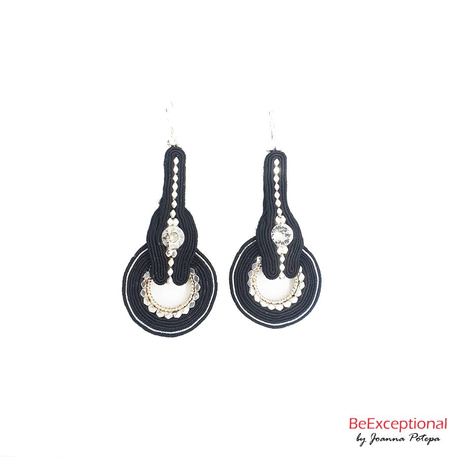 Silver and black, timeless elegance in classic shape